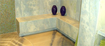 Badezimmer, Bodenplatten aus großformatigen Naturstein Platten Azul Imperial mit sandgestrahlten Rutschkanten, Wandfläche aus Azul Marinho