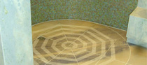 Bodenplatten aus großformatigen Naturstein Platten Azul Imperial mit sandgestrahlten Rutschkanten<br /> <br /> 